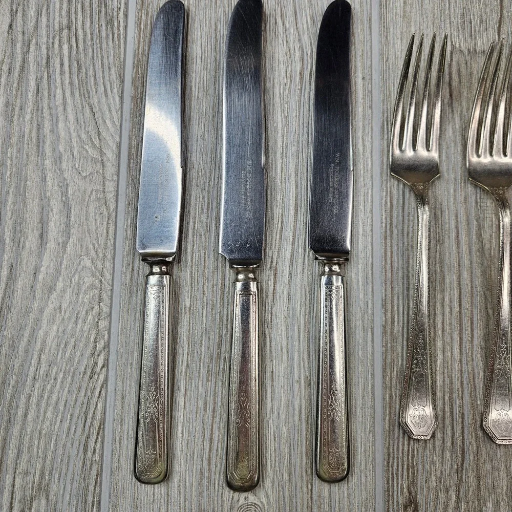 Wm Rogers Silver Anniversary AA Flatware Set 12 Pieces Spoons Forks Knives 1927